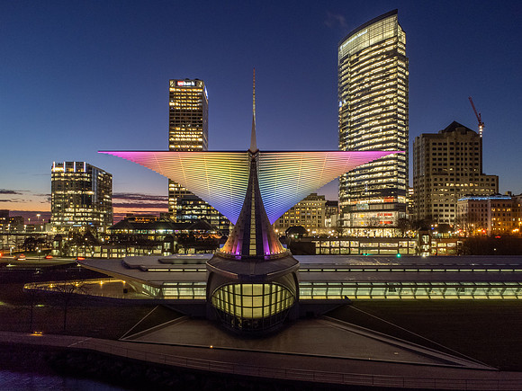 Milwaukee Art Museum_Illuminated 1
